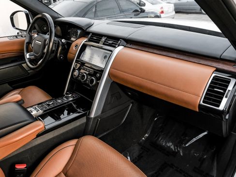 Used 2020 Land Rover Discovery HSE Luxury image 12