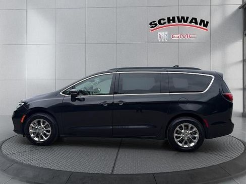 Used 2022 Chrysler Pacifica Touring-L w/ Uconnect Theater Family Group AWD/4WD image 7
