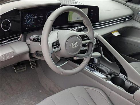 New 2025 Hyundai Elantra SEL image 3
