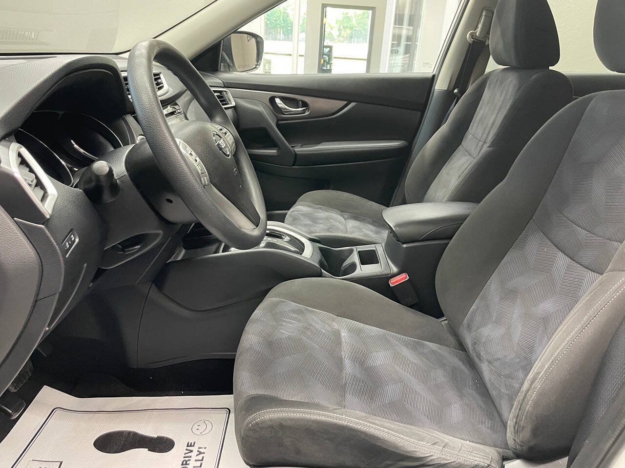 Used 2015 Nissan Rogue SV FWD image 15