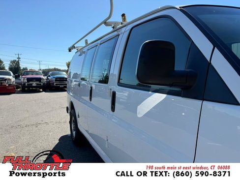 Used 2015 Chevrolet Express 3500 image 2