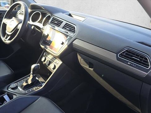 Used 2018 Volkswagen Tiguan SE w/ 3rd Row Seat Package image 23