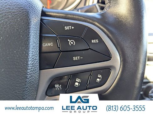 Used 2019 Jeep Cherokee Limited w/ Technology Group image 28