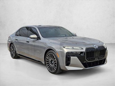 Used 2025 BMW 760i xDrive w/ Executive Package AWD/4WD image 3