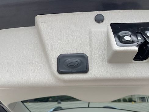 Used 2015 Buick Enclave Convenience FWD image 22