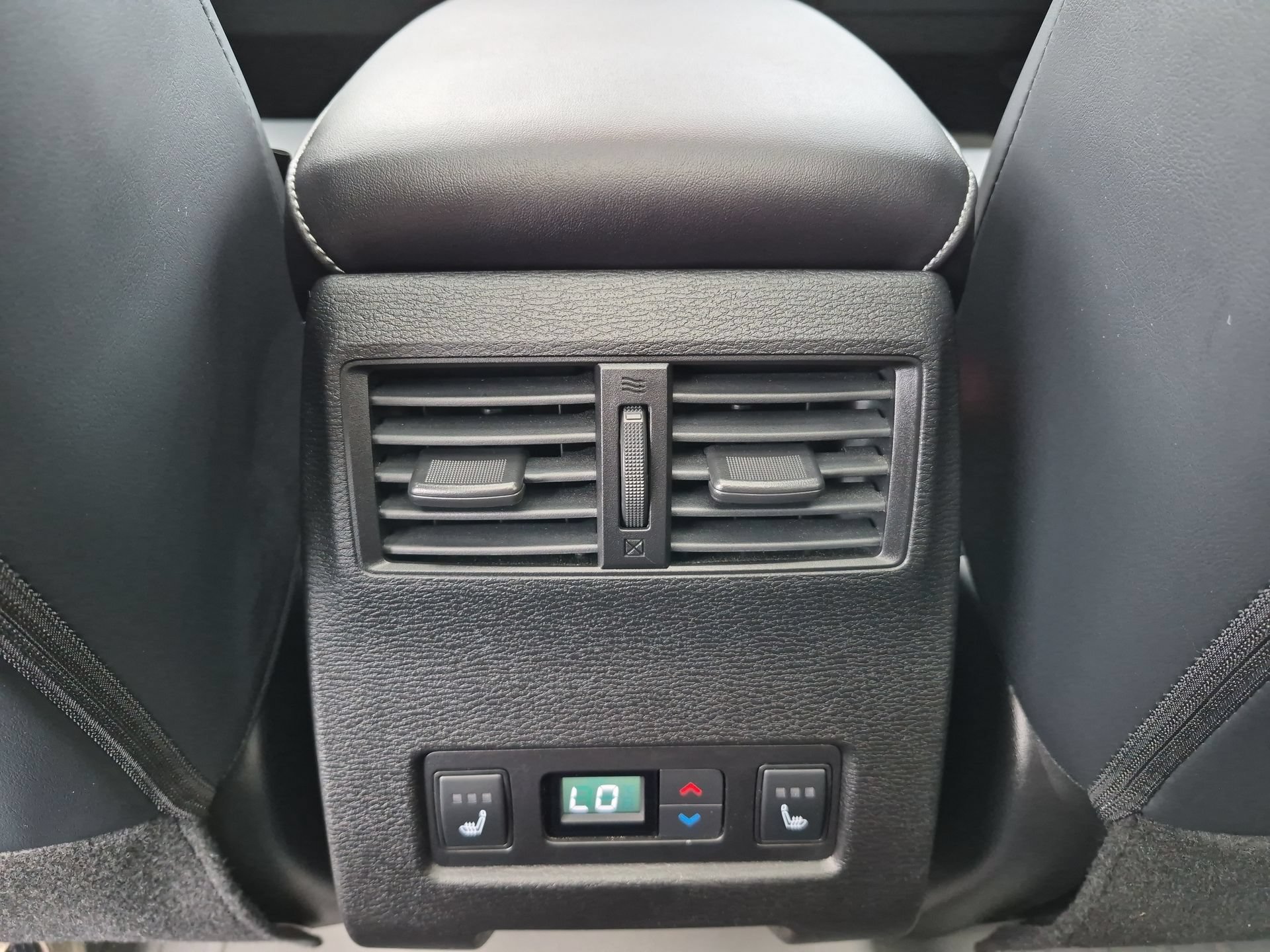 Used 2024 Mitsubishi Outlander SEL AWD/4WD image 22