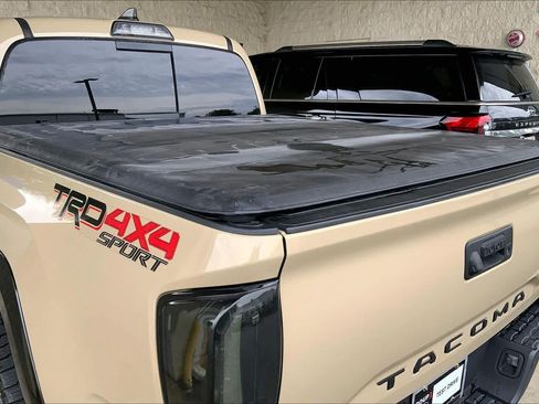 Used 2018 Toyota Tacoma TRD Sport w/ Technology Package AWD/4WD image 33