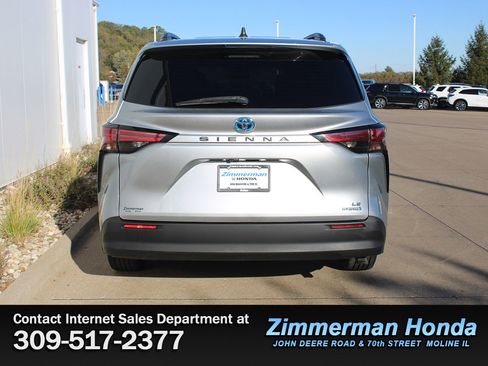 Used 2021 Toyota Sienna LE w/ Protection Package (TMS) image 5