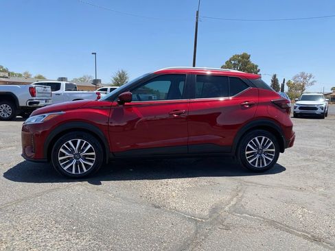 Used 2023 Nissan Kicks SV FWD image 3