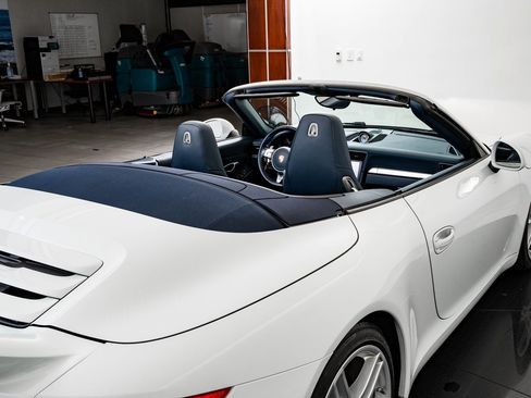 Used 2015 Porsche 911 Carrera image 25