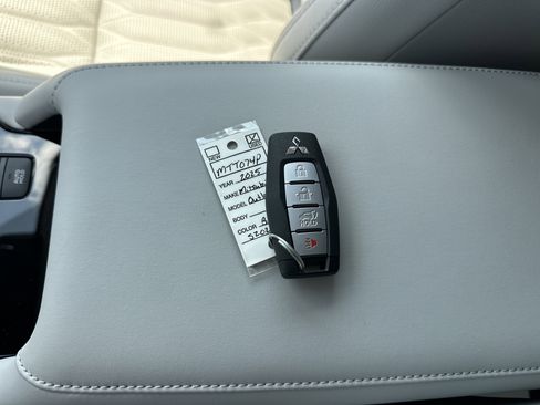 Used 2025 Mitsubishi Outlander AWD image 19