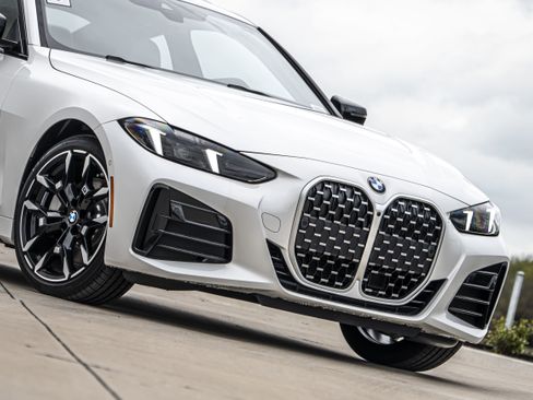 Used 2025 BMW 430i Coupe w/ M Sport Package image 5