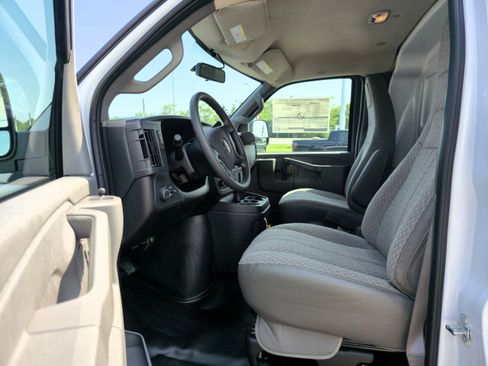 New 2025 GMC Savana 3500 Extended w/ Driver Convenience Package image 10