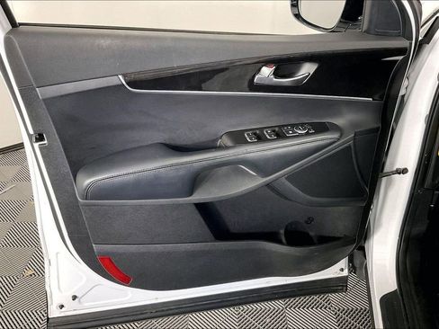 Used 2017 Kia Sorento LX w/ LX Convenience Package image 24