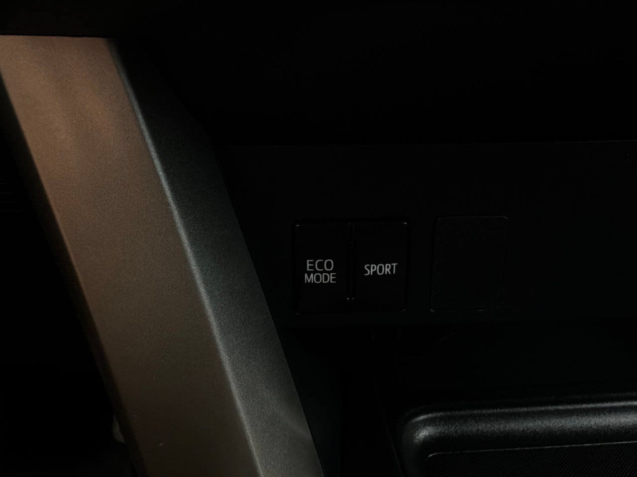 Used 2017 Toyota RAV4 LE FWD image 23