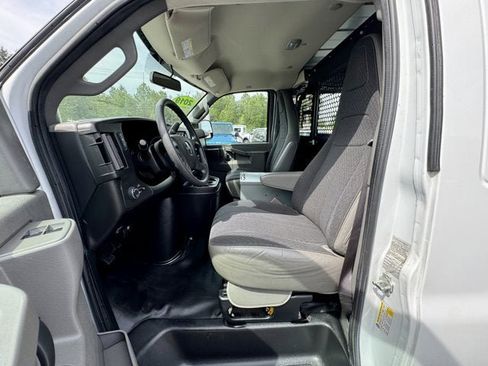 Used 2019 GMC Savana 2500 w/ Driver Convenience Package RWD image 6