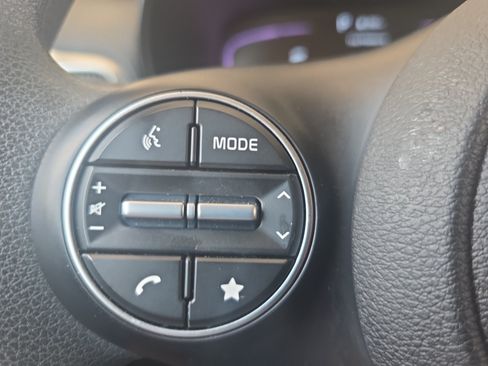Certified 2025 Kia Soul LX w/ LX Technology Package FWD image 24