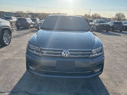 Used 2018 Volkswagen Tiguan SEL w/ R-Line Package image 2