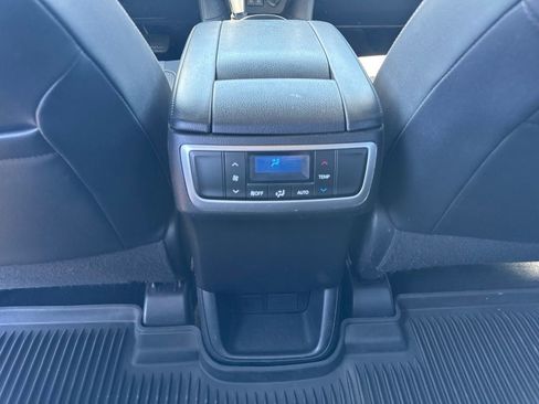 Used 2017 Toyota Highlander Plus AWD/4WD image 28