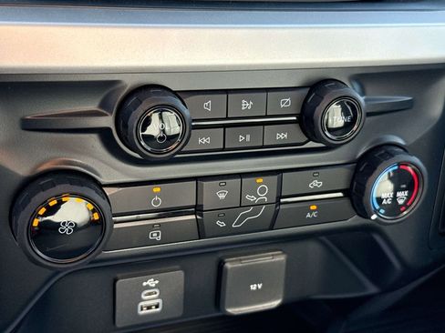 Used 2023 Ford F550 4x4 Regular Cab Super Duty image 26