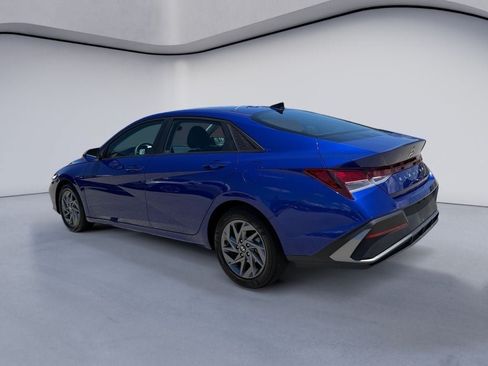 Used 2024 Hyundai Elantra SEL FWD image 3