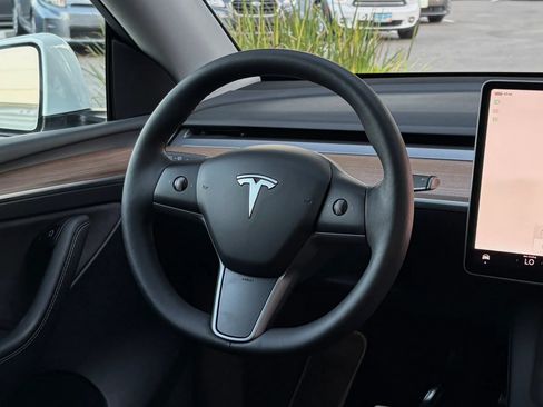 Used 2023 Tesla Model Y Performance AWD/4WD image 23