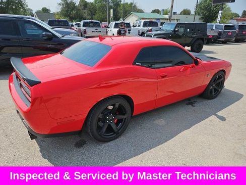 Used 2017 Dodge Challenger SRT Hellcat RWD image 4