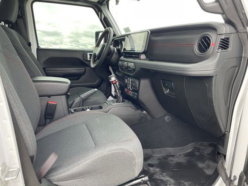 Used 2024 Jeep Wrangler Unlimited Rubicon w/ Convenience Group image 20