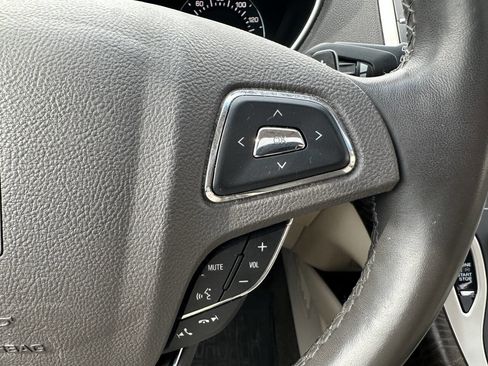 Used 2017 Lincoln MKX Reserve w/ Driver Assistance Package image 29