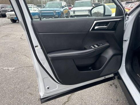 Used 2023 Mitsubishi Outlander SE image 25