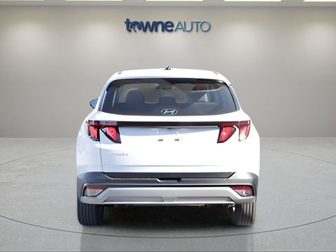 Used 2025 Hyundai Tucson SE AWD/4WD image 4