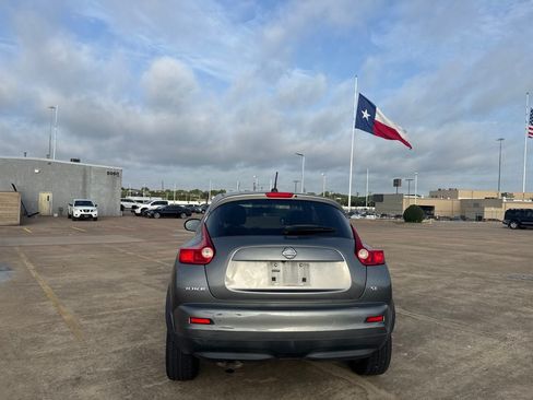 Used 2011 Nissan Juke SL FWD image 17