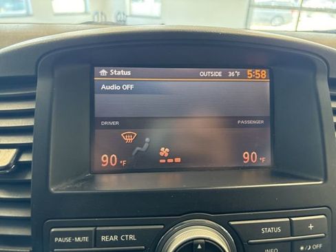 Used 2010 Nissan Pathfinder SE image 37
