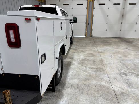 Used 2019 Ford F350 XL w/ Power Equipment Group image 10