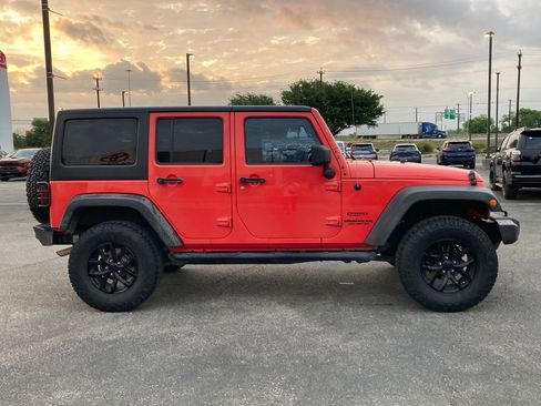 Used 2013 Jeep Wrangler Unlimited Sport image 4