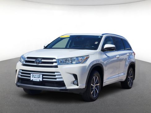 Used 2018 Toyota Highlander XLE w/ Carpet Mat Package (TMS) AWD/4WD image 2