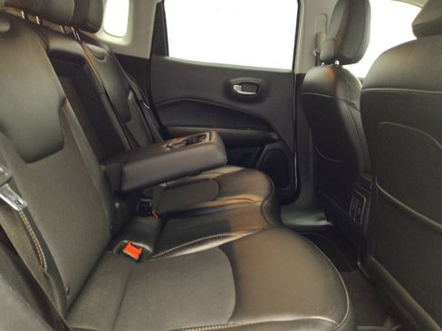 Used 2019 Jeep Compass Latitude FWD image 19