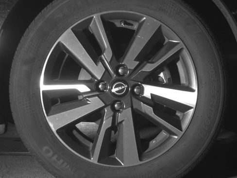 Used 2025 Nissan Versa SV FWD image 13
