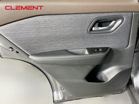 Used 2022 Nissan Rogue SV FWD image 28