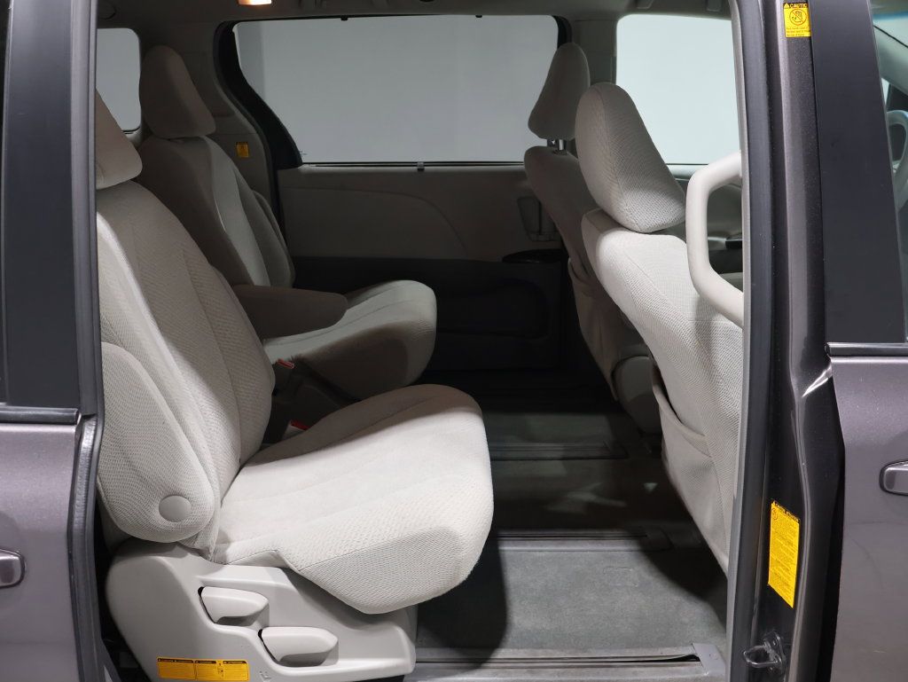 Used 2012 Toyota Sienna LE w/ Towing Pkg AWD/4WD image 18