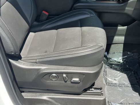 Used 2025 GMC Yukon XL Denali AWD/4WD image 18