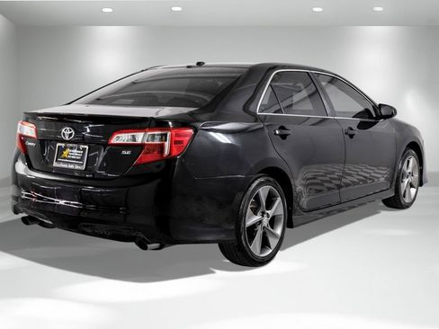 Used 2014 Toyota Camry SE w/ Leather Package image 7