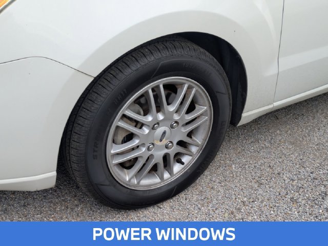 Used 2009 Ford Focus SE FWD image 6