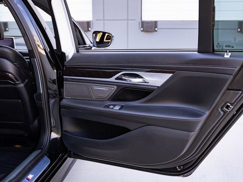 Used 2019 BMW 750i xDrive w/ Executive Package image 28