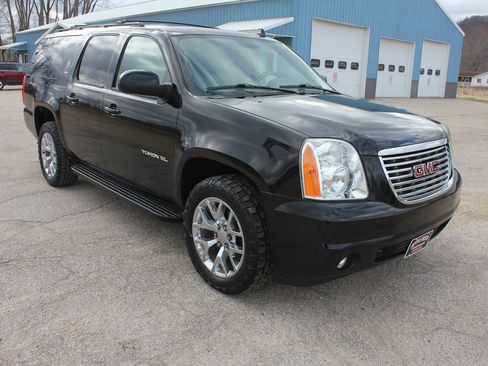 Used 2013 GMC Yukon XL SLT w/ SLT-2 Equipment Package image 3