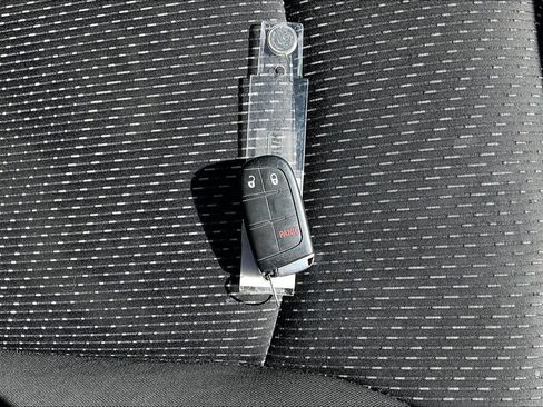 Used 2020 Dodge Journey SE w/ SE Popular Equipment Group FWD image 13