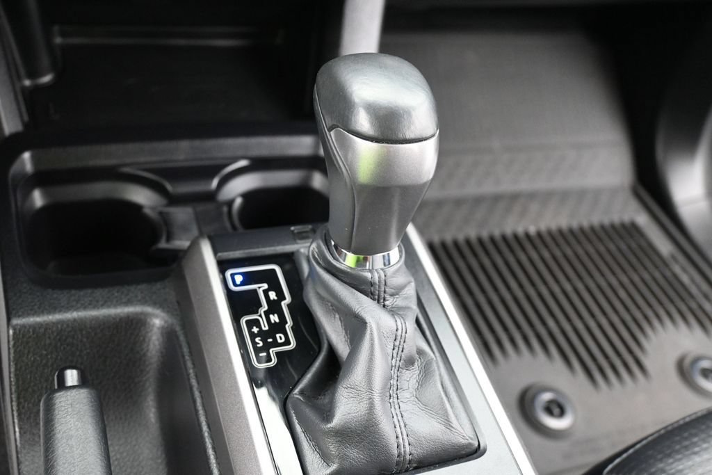 Used 2022 Toyota Tacoma Limited AWD/4WD image 12