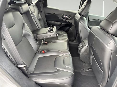 Used 2021 Jeep Cherokee Latitude Plus image 30