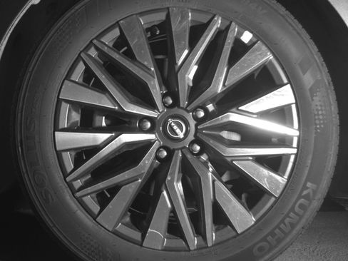 Used 2025 Nissan Altima 2.5 SV image 12