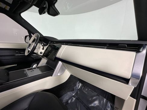 Certified 2024 Land Rover Range Rover Long Wheelbase SE image 19